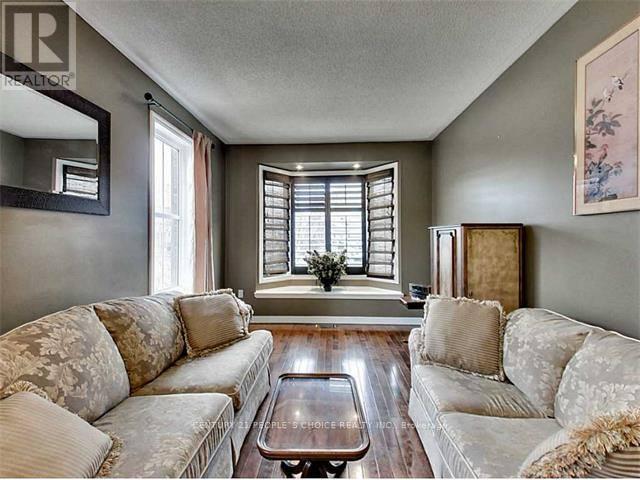 45 Montreal Circle, Hamilton, Ontario  L8E 0E1 - Photo 2 - X13074116
