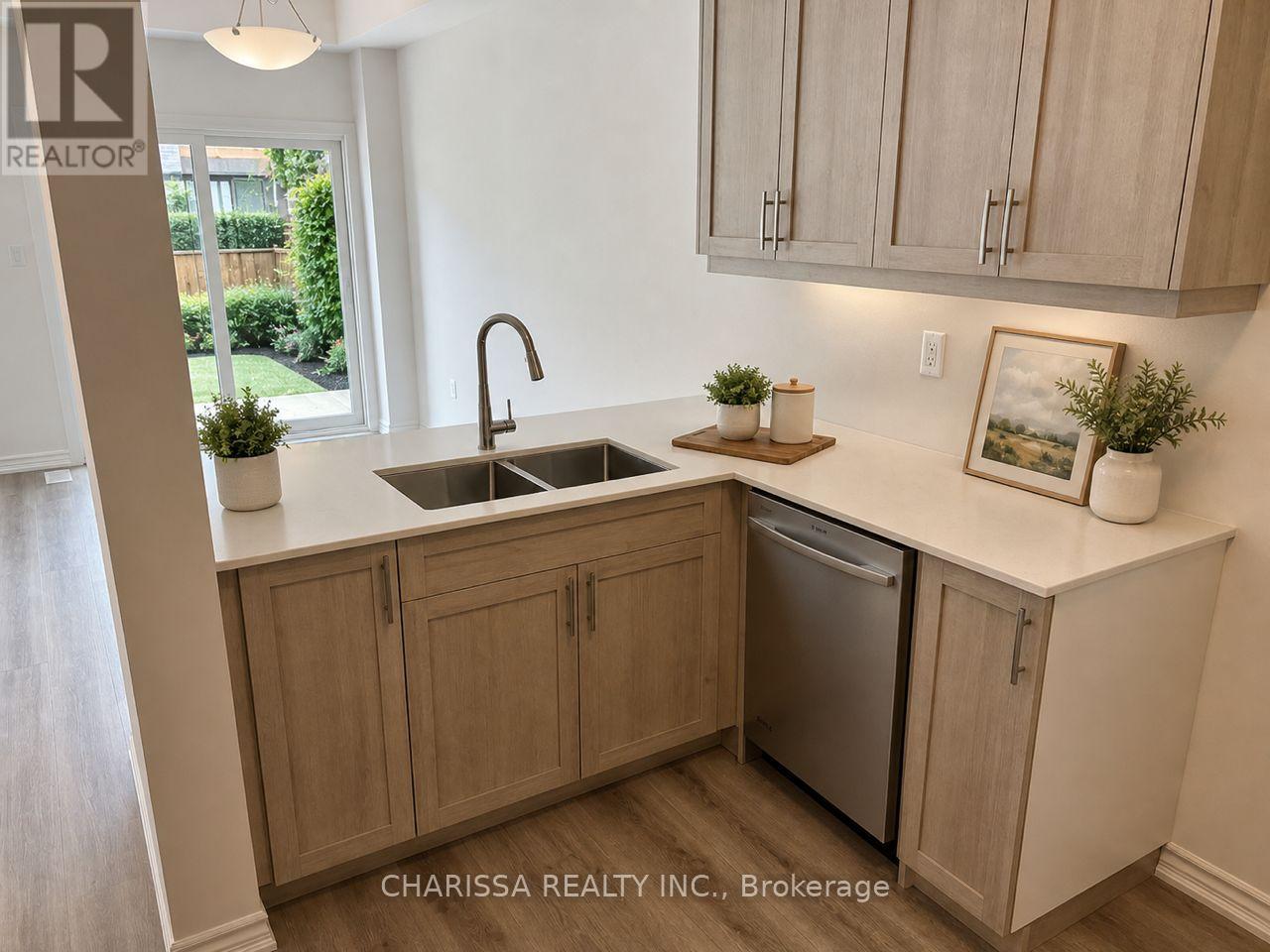 102 - 461 Blackburn Drive, Brantford, Ontario  N3T 0W9 - Photo 4 - X13074158