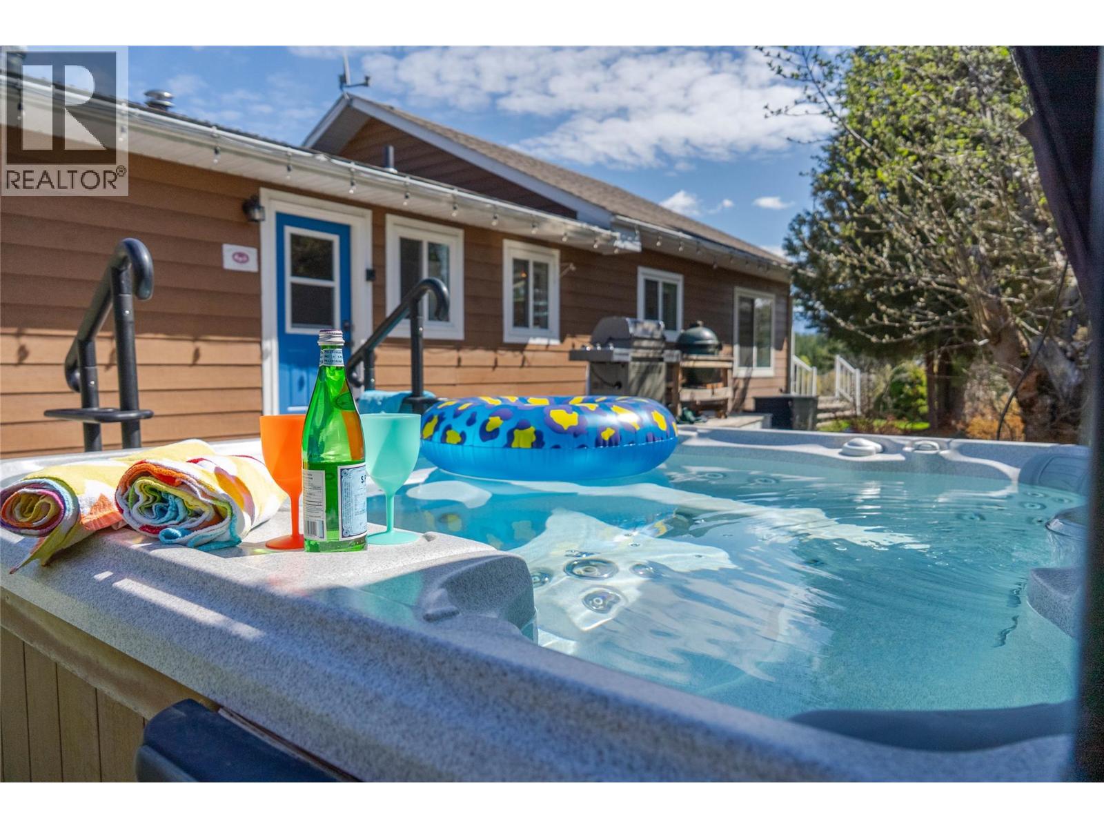 398 Currie Road, Baynes Lake, British Columbia  V0B 1T4 - Photo 4 - 10384878