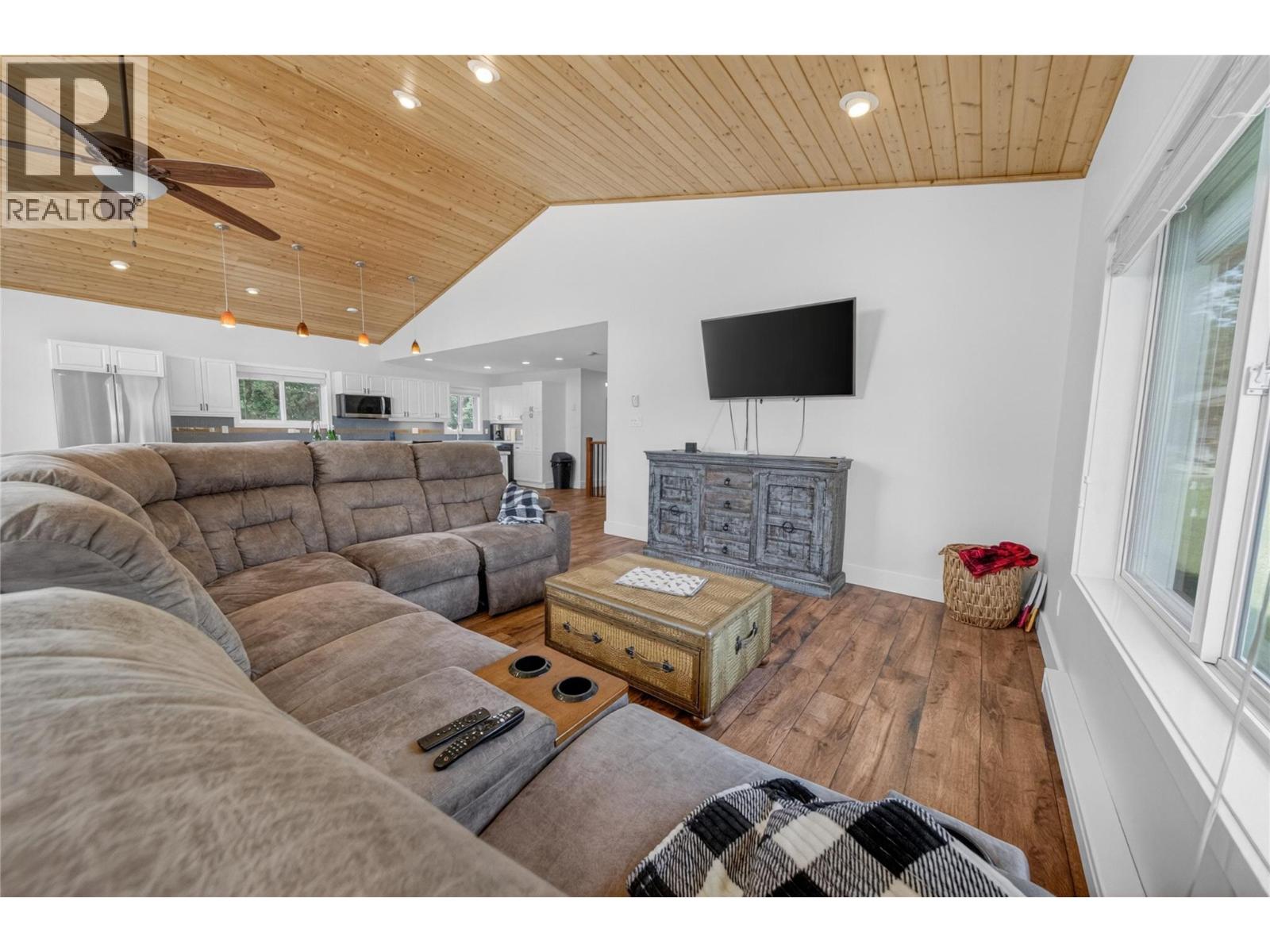 398 Currie Road, Baynes Lake, British Columbia  V0B 1T4 - Photo 43 - 10384878
