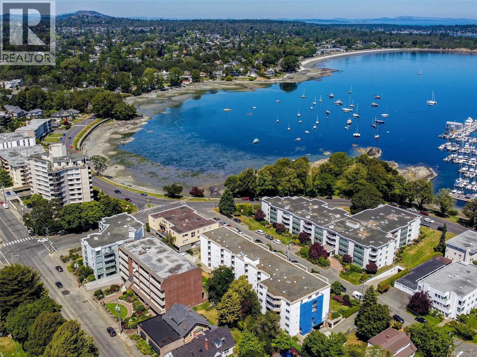 202 1440 Beach Dr, Oak Bay, British Columbia  V8S 2N8 - Photo 1 - 1027651