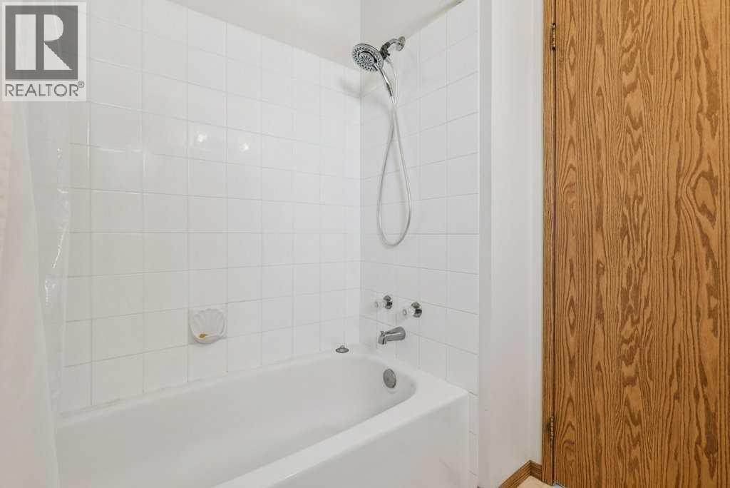 52 Martinglen Mews Ne, Calgary, Alberta  T3J 3N3 - Photo 18 - A2306491