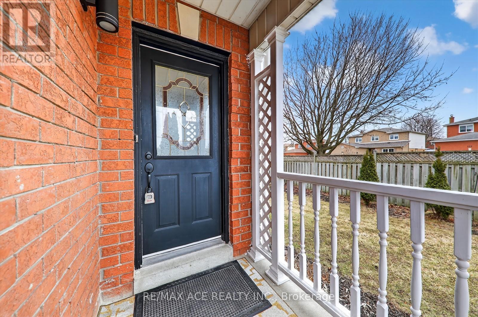 1 Aldcroft Crescent, Clarington, Ontario  L1C 4P2 - Photo 5 - E13013324
