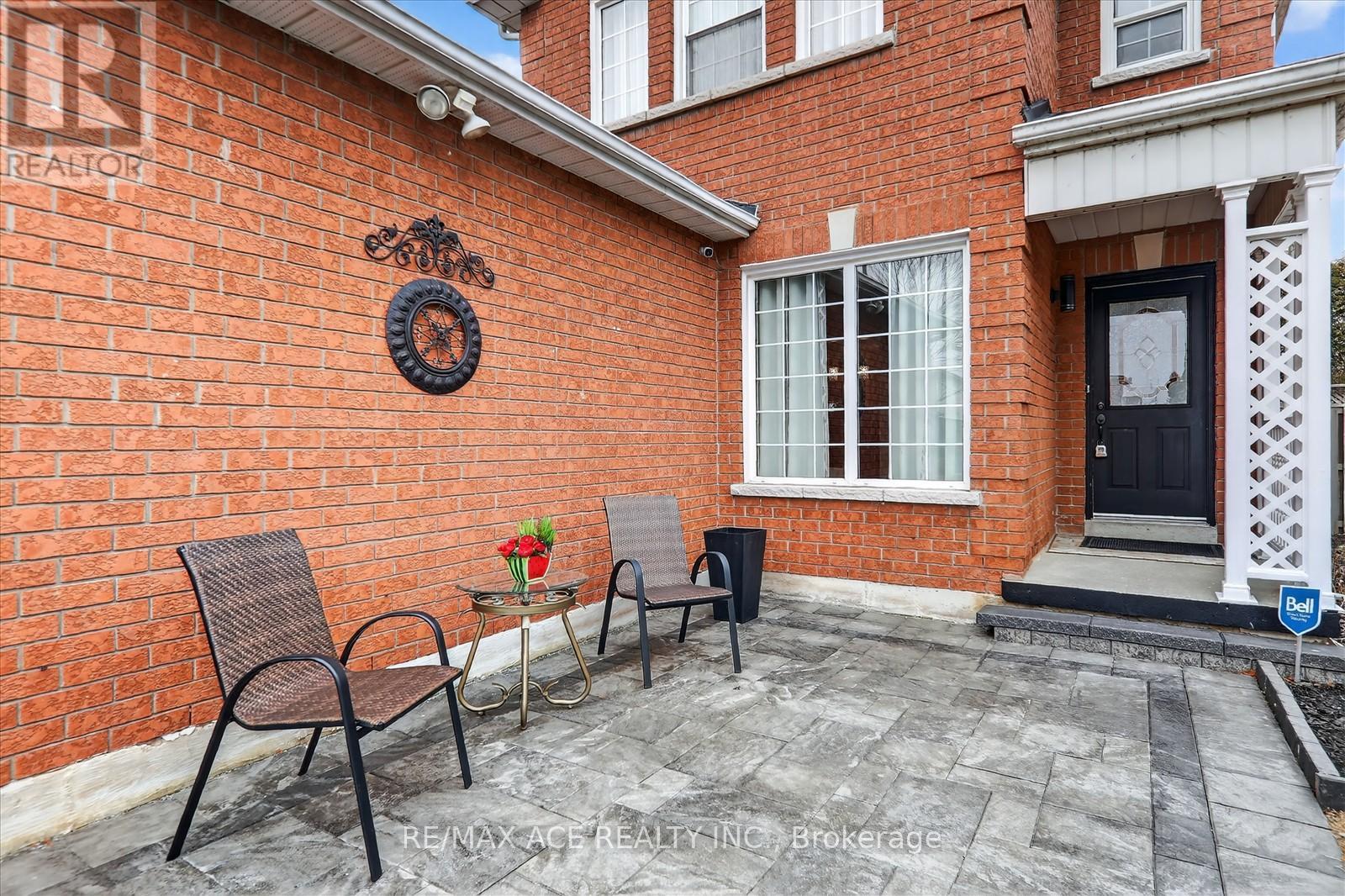 1 Aldcroft Crescent, Clarington, Ontario  L1C 4P2 - Photo 3 - E13013324