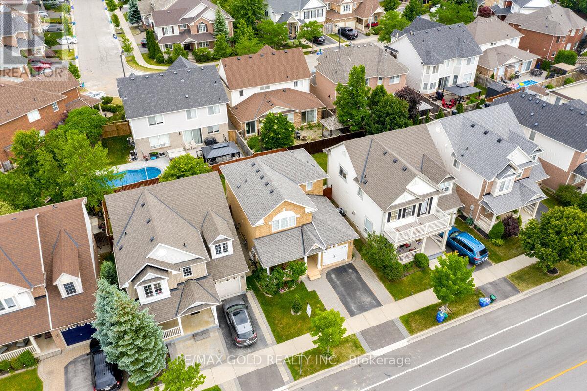 1666 Clark Boulevard, Milton, Ontario  L9T 5Z5 - Photo 2 - W13074020