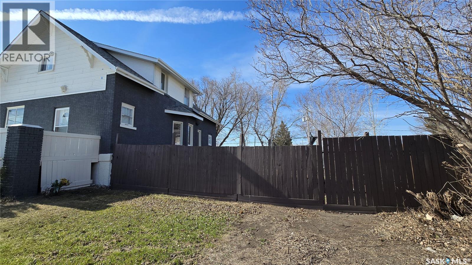 112 1st Avenue, Vibank, Saskatchewan  S0G 4Y0 - Photo 2 - SK033298