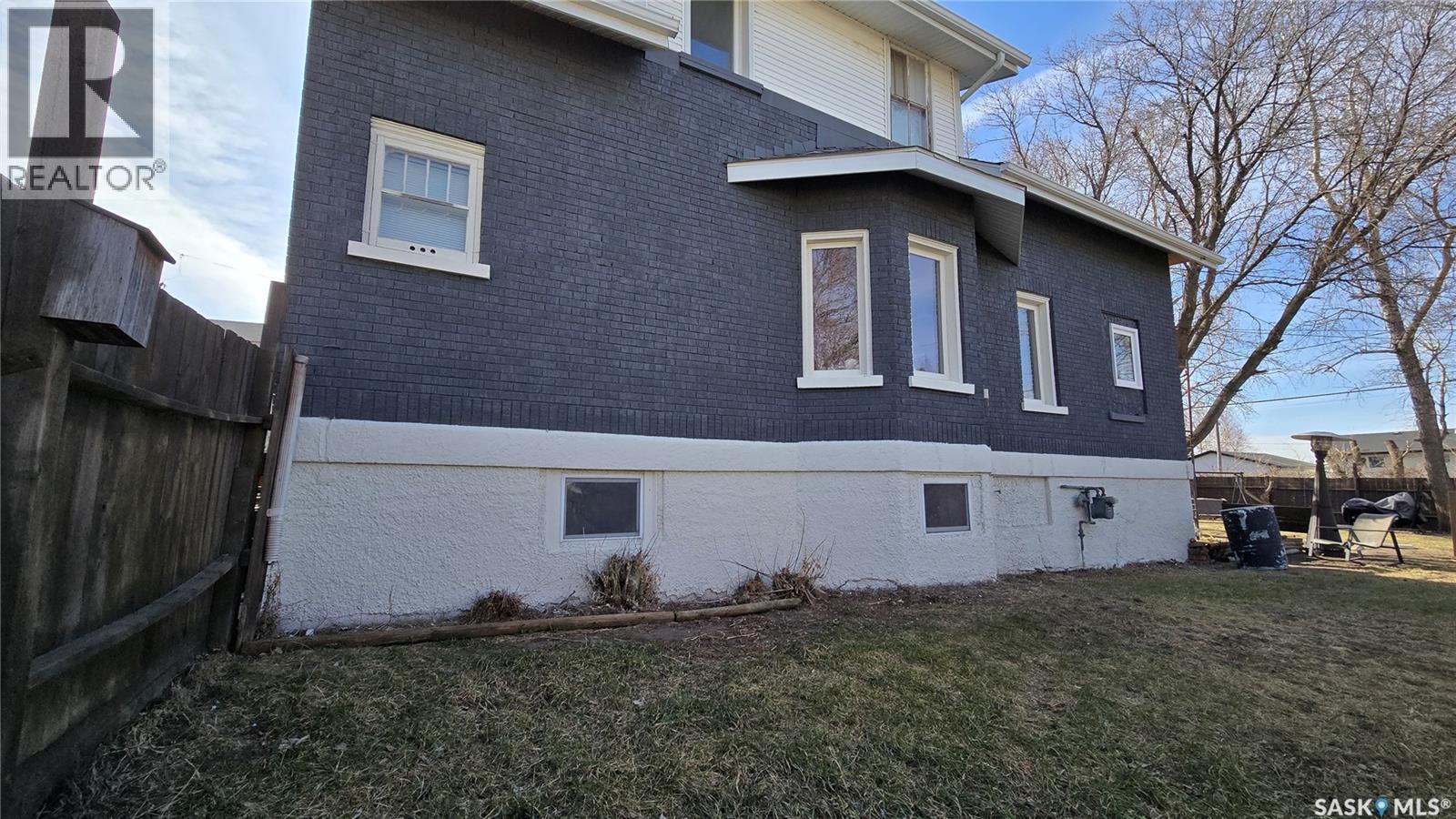 112 1st Avenue, Vibank, Saskatchewan  S0G 4Y0 - Photo 3 - SK033298