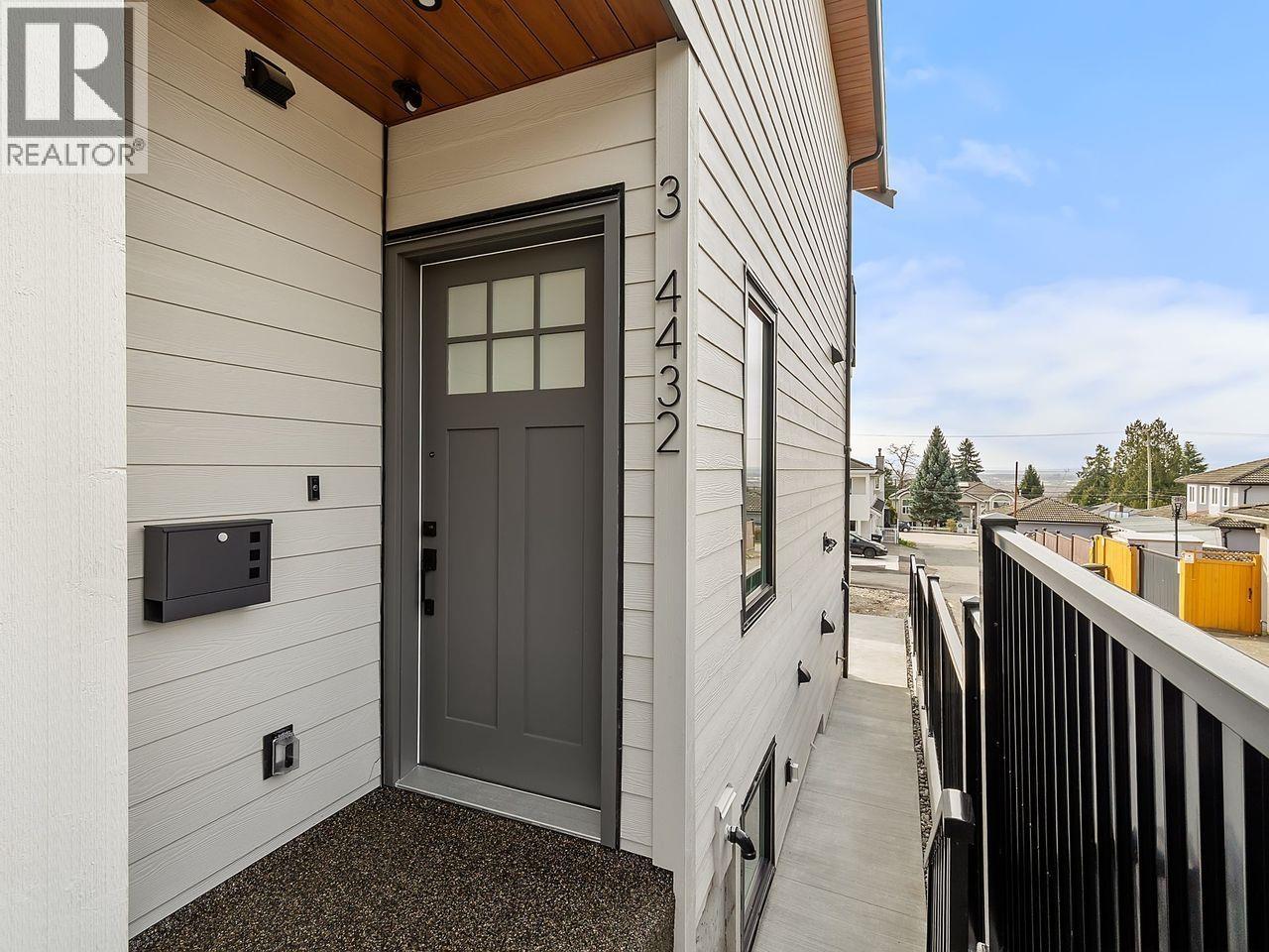 3 4432 Irmin Street, Burnaby, British Columbia  V5J 1X7 - Photo 2 - R3117935