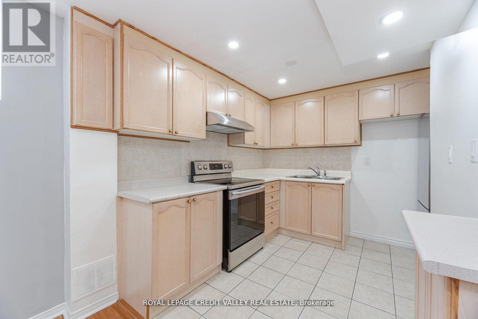 12 Greenhalf Drive, Ajax, Ontario  L1S 7N6 - Photo 40 - E13074252