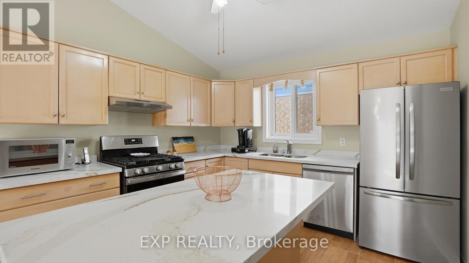 8195 Woodsview Crescent, Niagara Falls, Ontario  L2H 3G1 - Photo 12 - X12979658