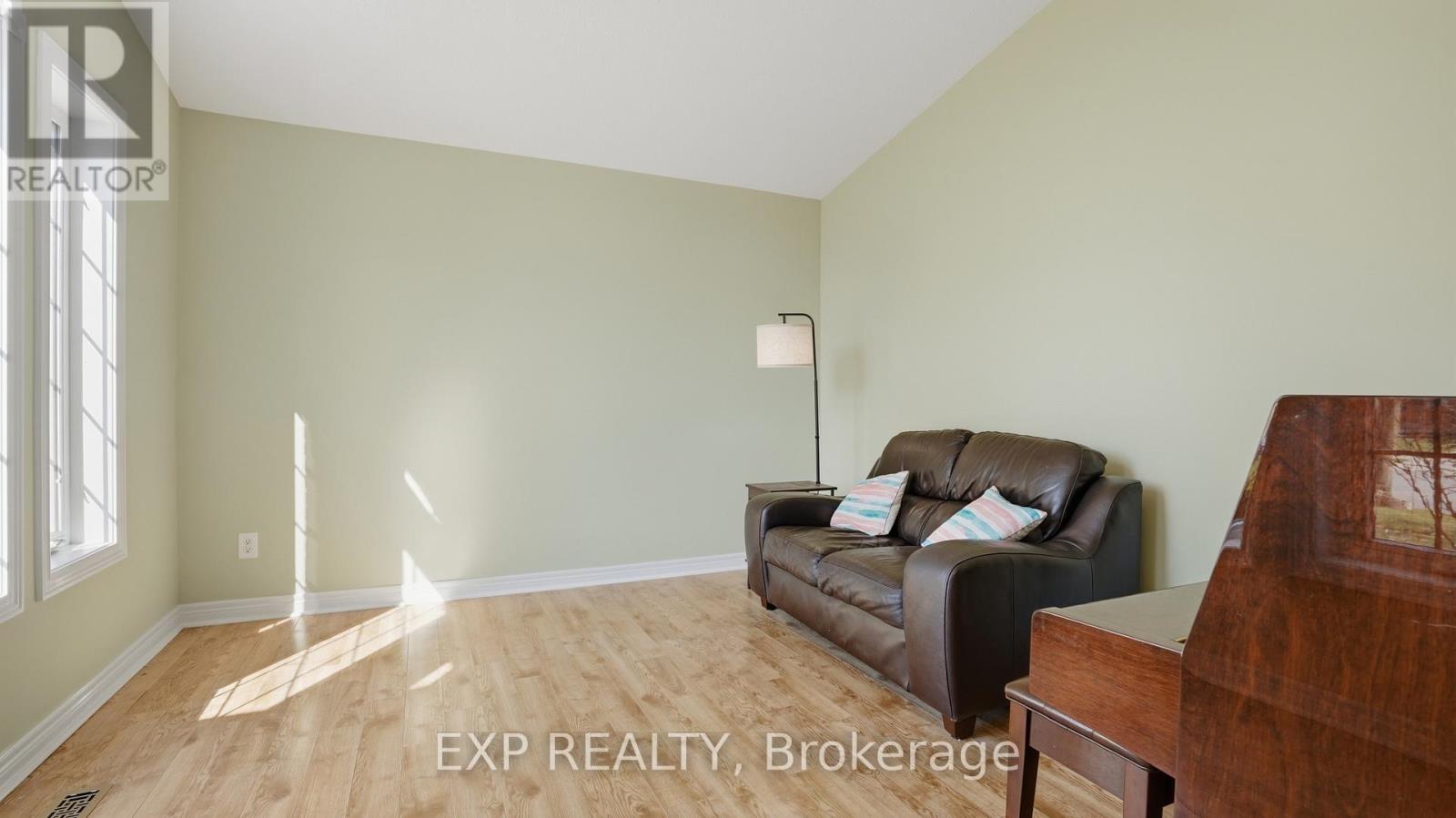 8195 Woodsview Crescent, Niagara Falls, Ontario  L2H 3G1 - Photo 3 - X12979658