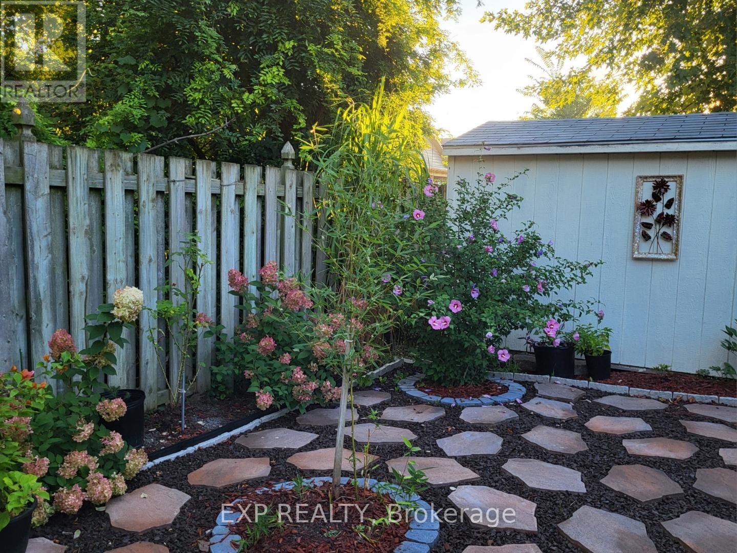 8195 Woodsview Crescent, Niagara Falls, Ontario  L2H 3G1 - Photo 46 - X12979658