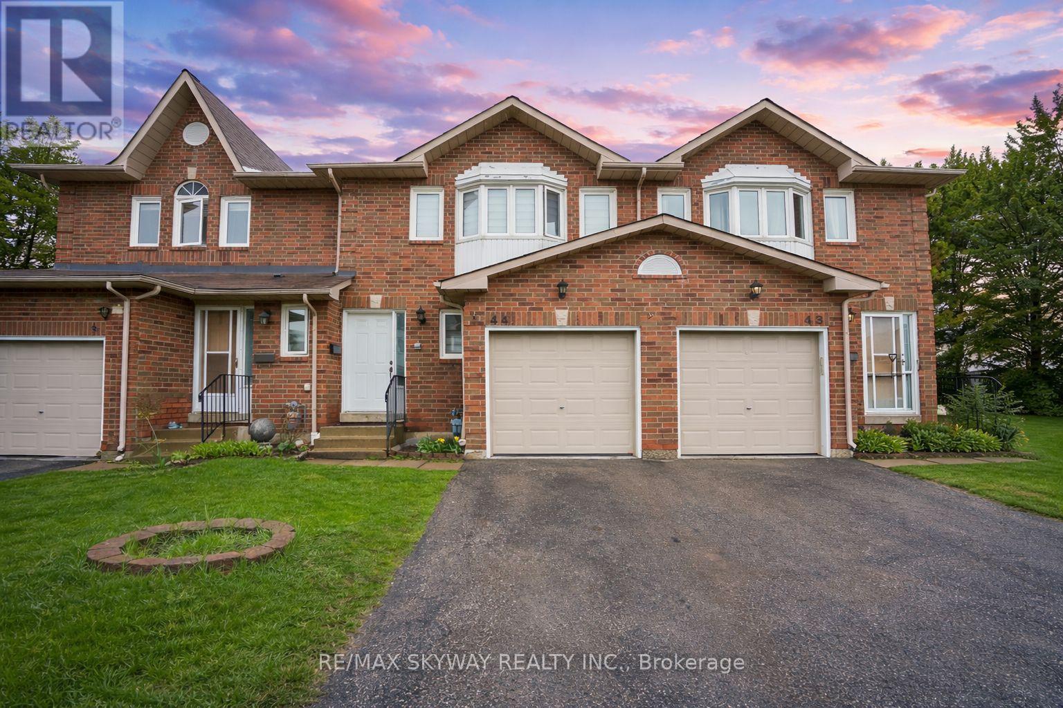 44 - 1485 Torrington Drive, Mississauga, Ontario  L5V 1Y3 - Photo 2 - W13074240