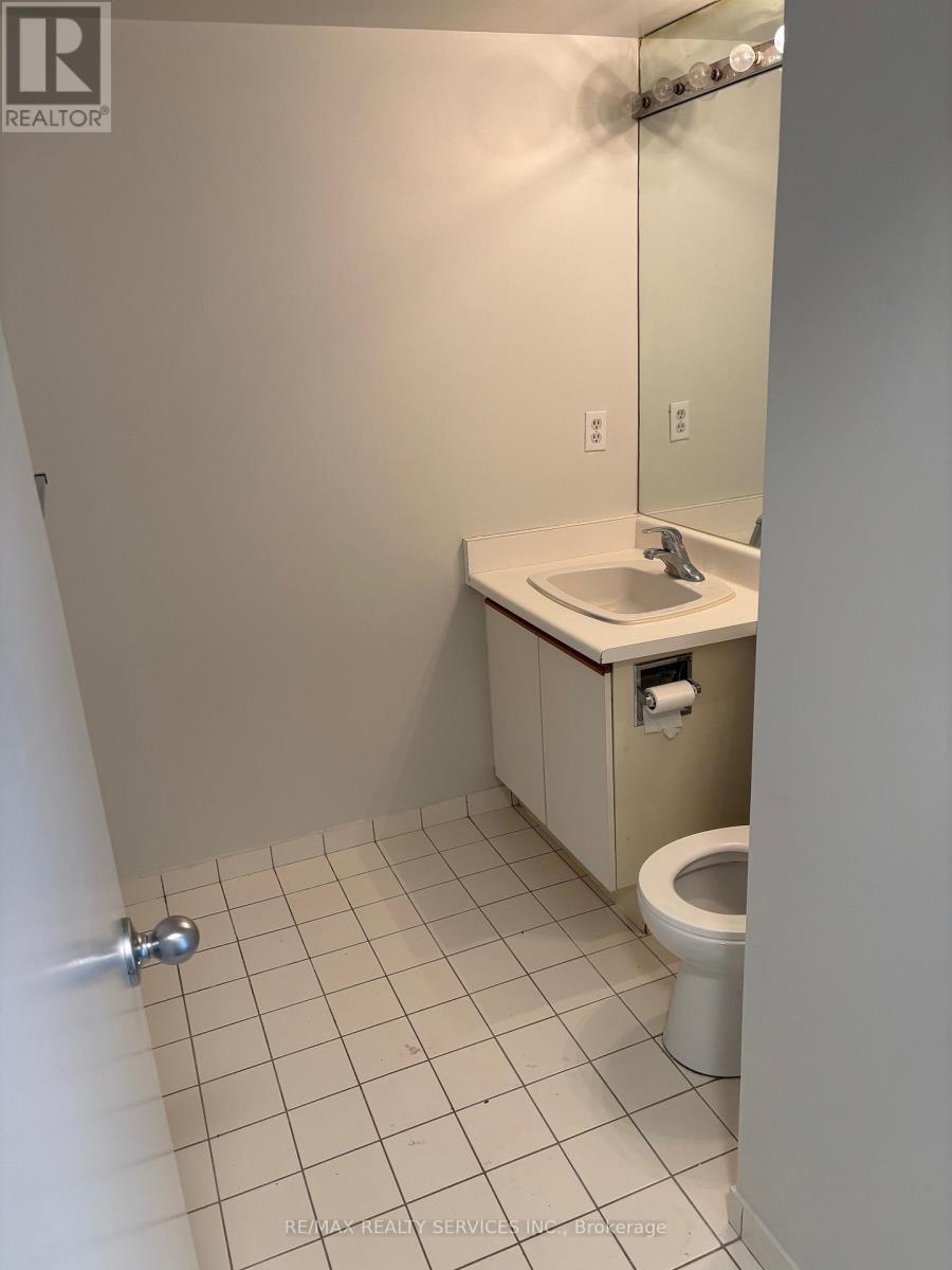1006 - 26 Hanover Road, Brampton, Ontario  L6S 4T2 - Photo 2 - W13074260