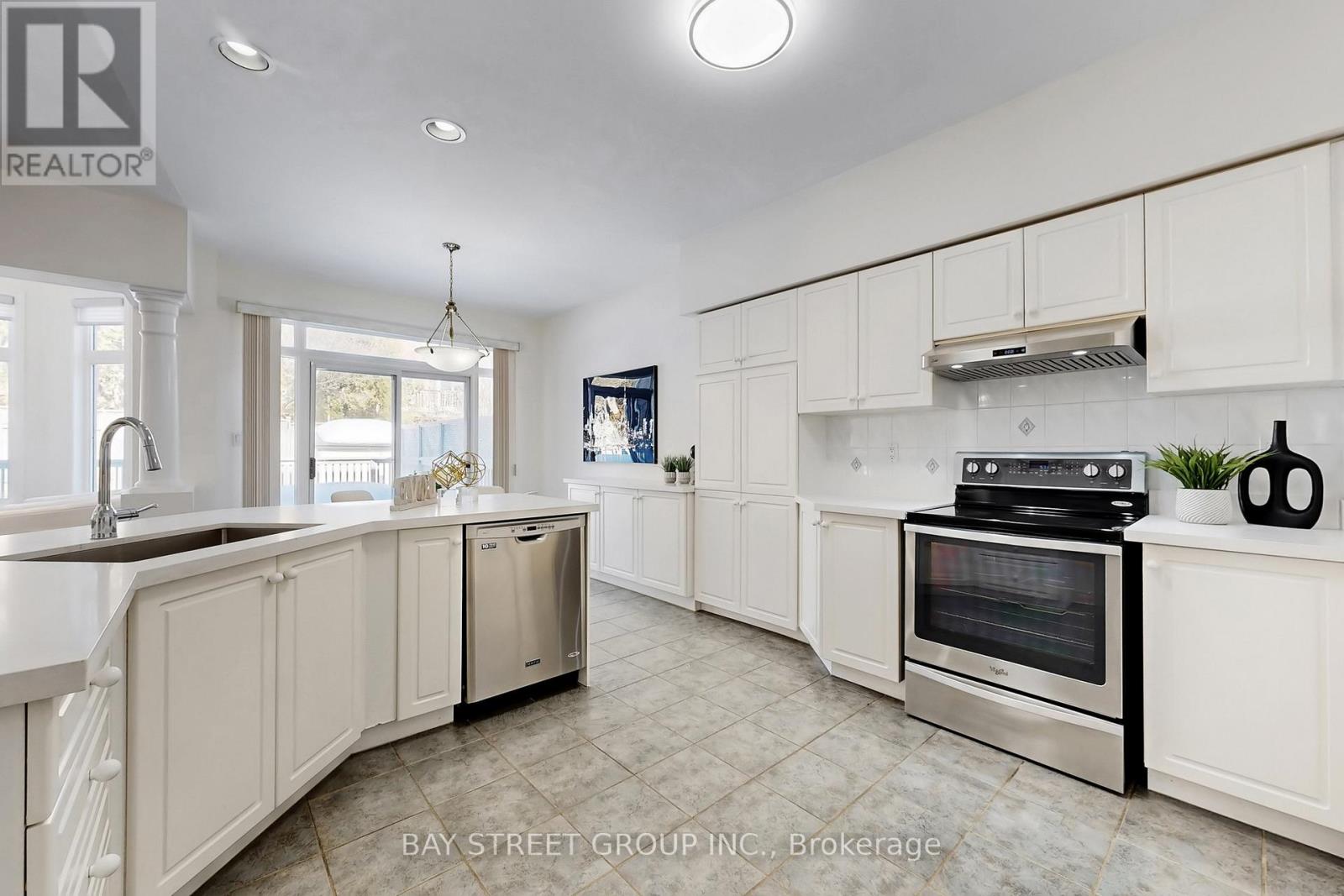 103 Colesbrook Road, Richmond Hill, Ontario  L4S 2G3 - Photo 11 - N13074328