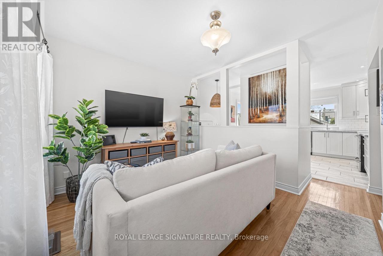 8 Wolcott Avenue, Toronto, Ontario  M1L 4K1 - Photo 3 - E13019534