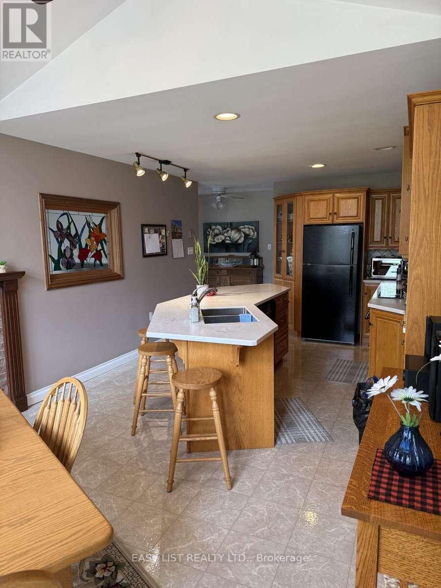 92 Dean Avenue, Guelph, Ontario  N1G 1L6 - Photo 3 - X12932860