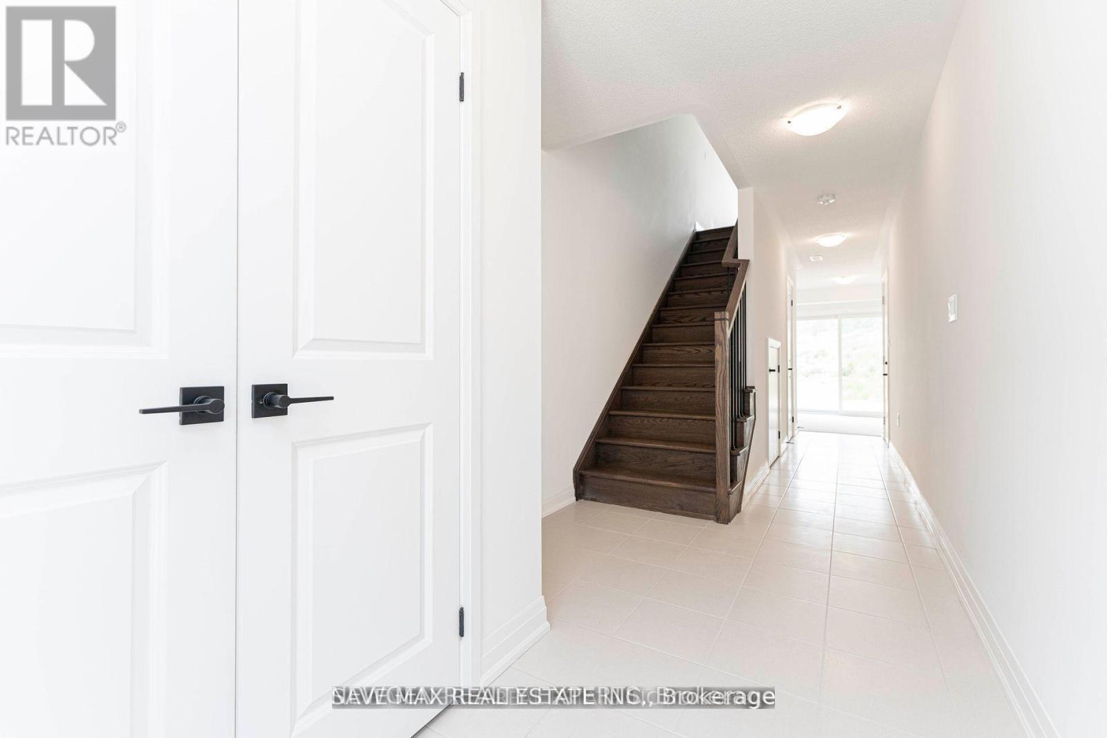74 Windtree Way, Halton Hills, Ontario  L7G 0P6 - Photo 4 - W13074292