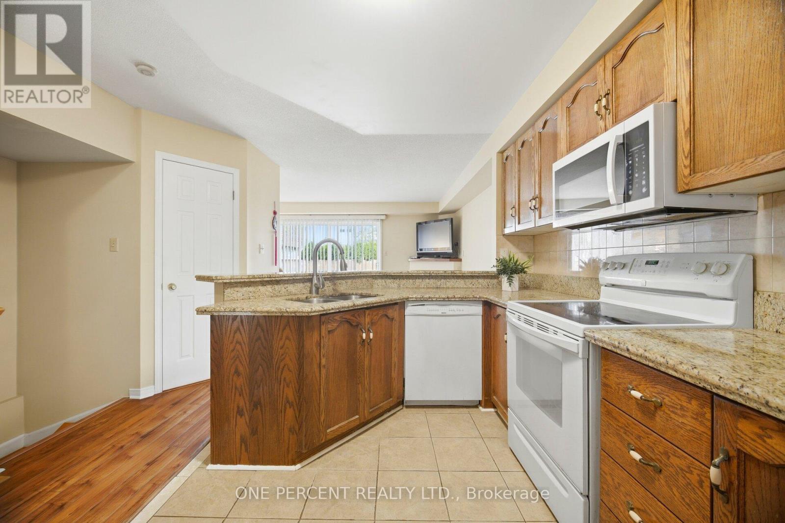 2025 Cleaver Avenue, Burlington, Ontario  L7M 4H8 - Photo 11 - W13074354