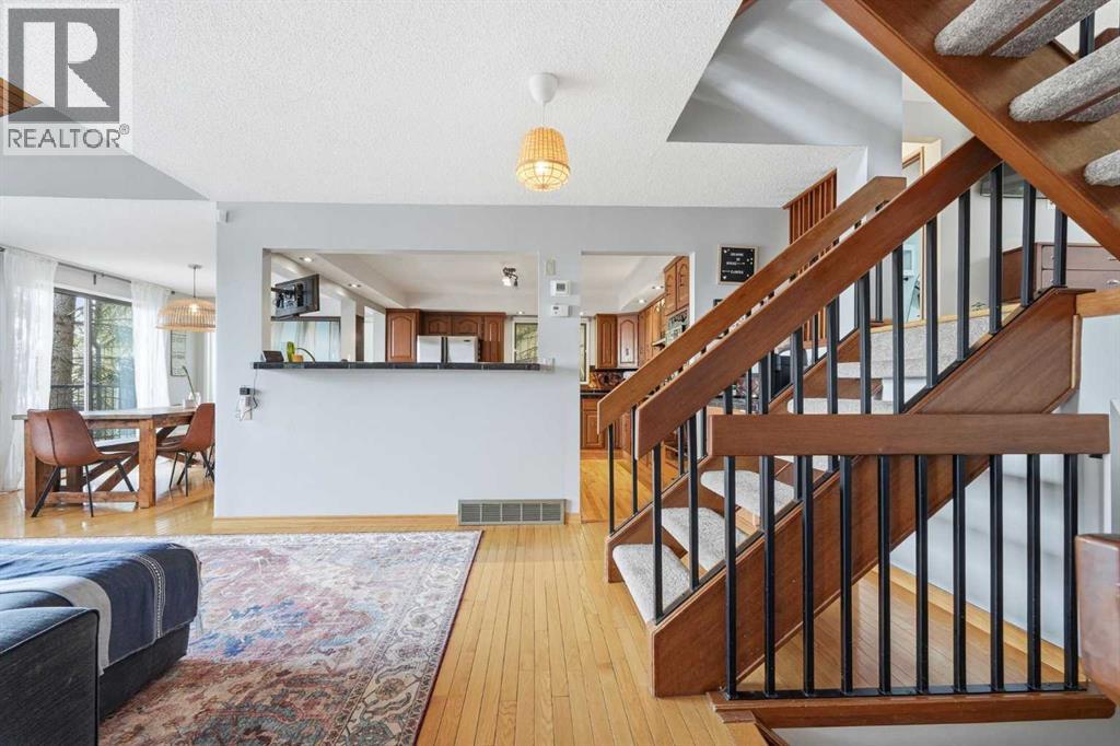 39 Coach Manor Terrace SW, Calgary, Alberta  T3H 1C9 - Photo 3 - A2306773