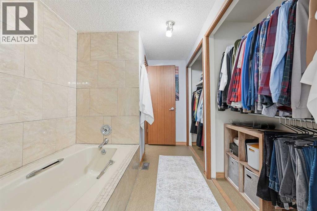 39 Coach Manor Terrace SW, Calgary, Alberta  T3H 1C9 - Photo 22 - A2306773