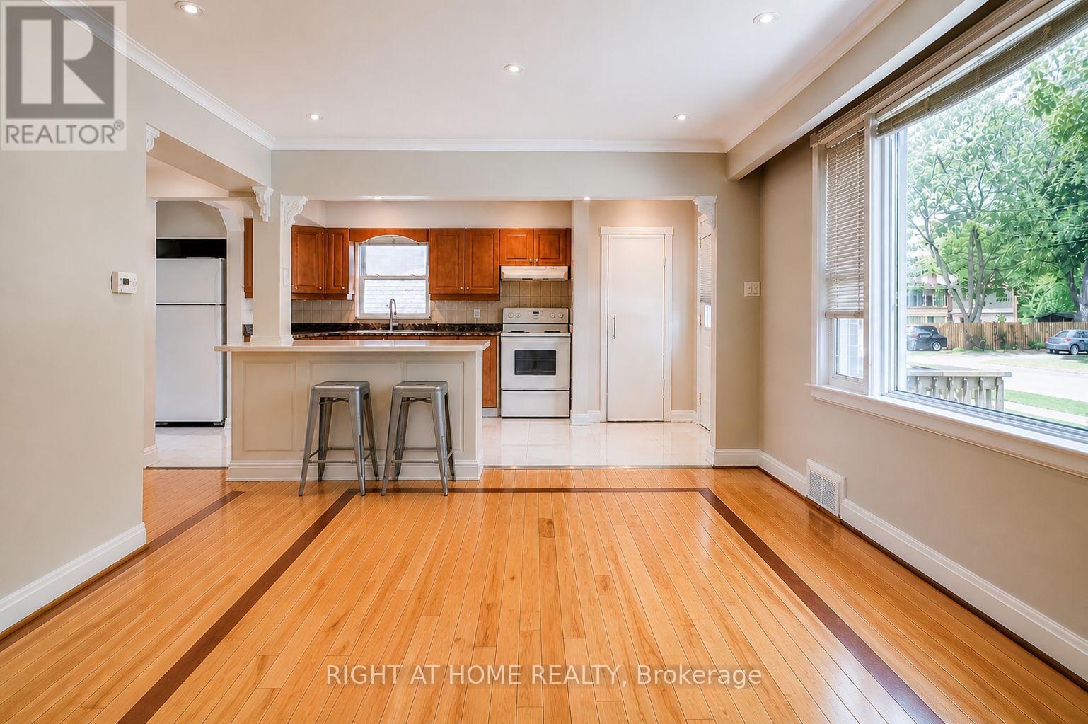 Upper - 92 Lawrence Avenue, Richmond Hill, Ontario  L4C 1Z3 - Photo 4 - N13061320