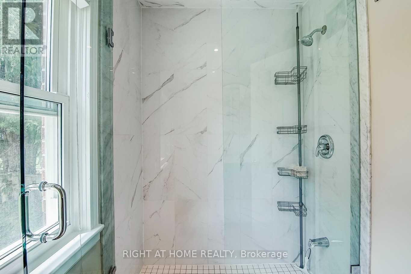 Upper - 92 Lawrence Avenue, Richmond Hill, Ontario  L4C 1Z3 - Photo 6 - N13061320