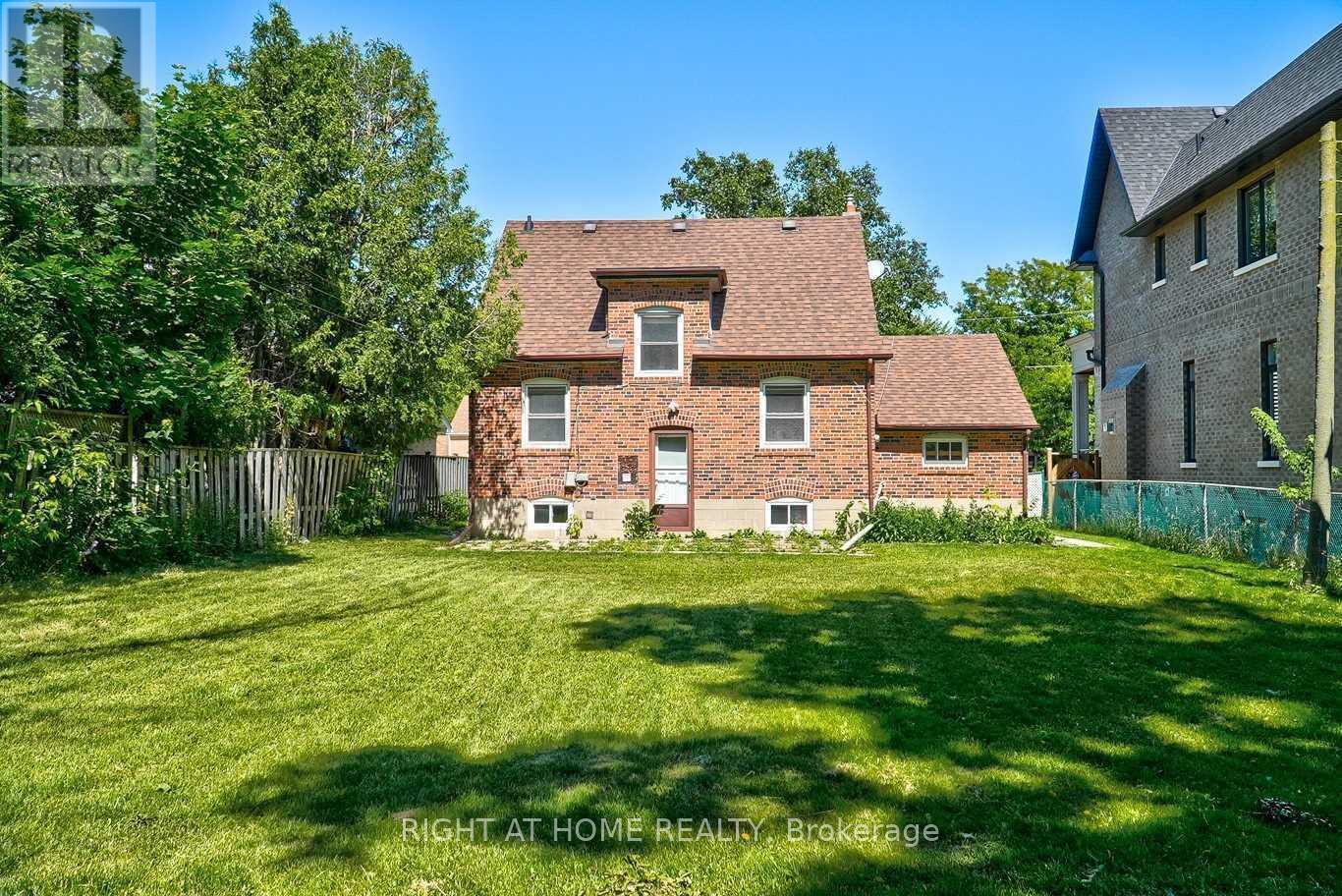 Upper - 92 Lawrence Avenue, Richmond Hill, Ontario  L4C 1Z3 - Photo 11 - N13061320