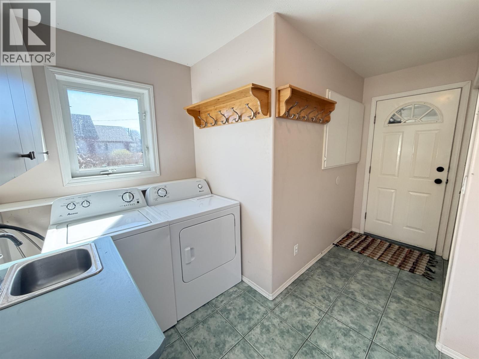 729 Sandy Beach Road, Vanderhoof, British Columbia  V0J 3A0 - Photo 23 - R3118546