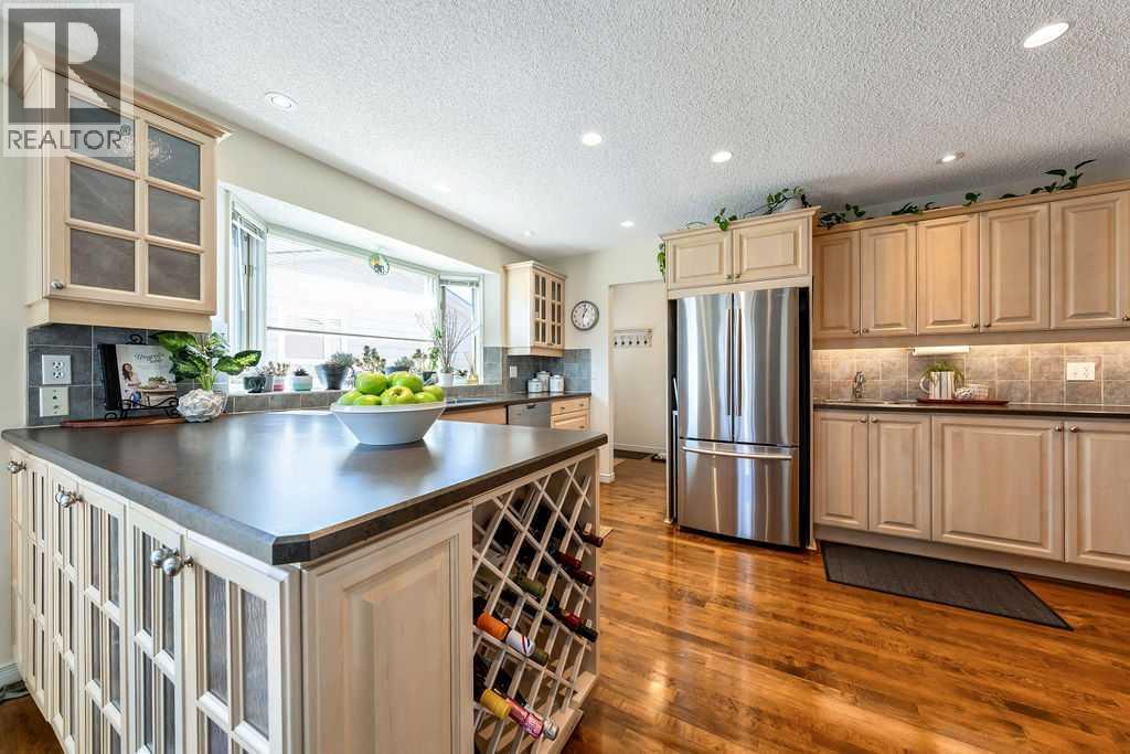 59 Strathcona Close Sw, Calgary, Alberta  T3H 1L2 - Photo 5 - A2305838