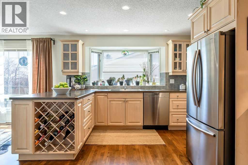 59 Strathcona Close Sw, Calgary, Alberta  T3H 1L2 - Photo 7 - A2305838