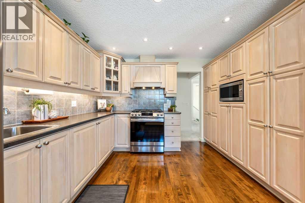 59 Strathcona Close Sw, Calgary, Alberta  T3H 1L2 - Photo 8 - A2305838