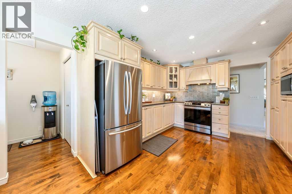 59 Strathcona Close Sw, Calgary, Alberta  T3H 1L2 - Photo 9 - A2305838