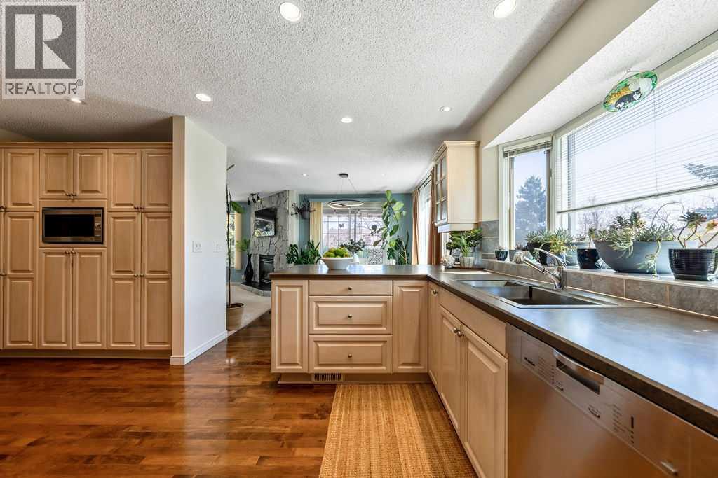 59 Strathcona Close Sw, Calgary, Alberta  T3H 1L2 - Photo 11 - A2305838