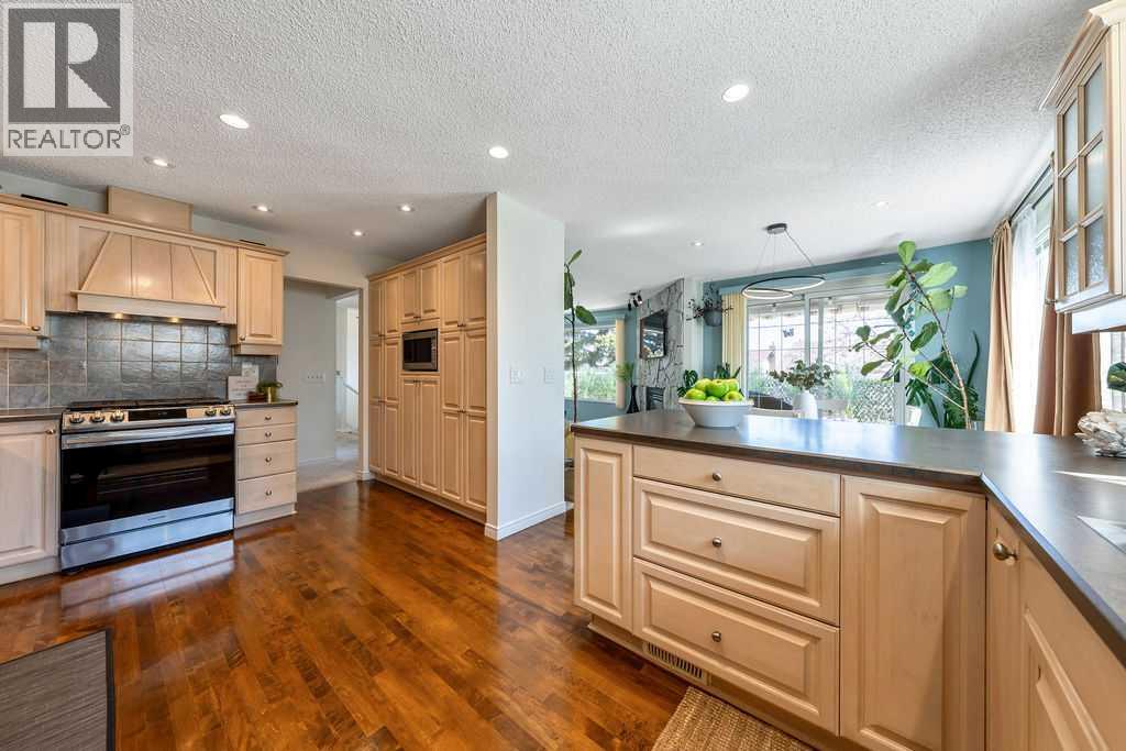 59 Strathcona Close Sw, Calgary, Alberta  T3H 1L2 - Photo 10 - A2305838