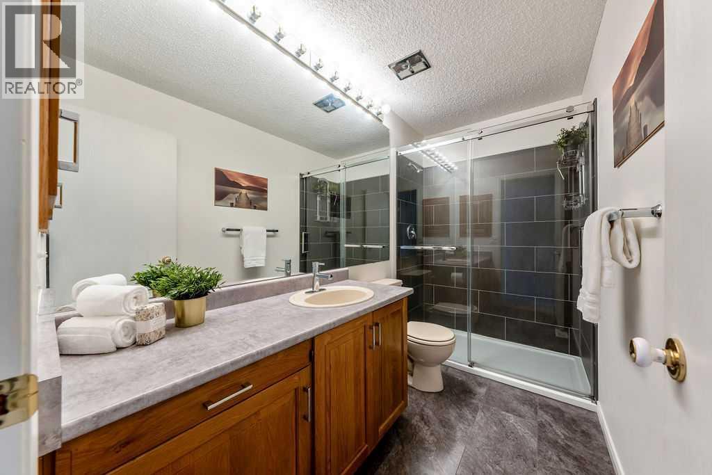 59 Strathcona Close Sw, Calgary, Alberta  T3H 1L2 - Photo 24 - A2305838