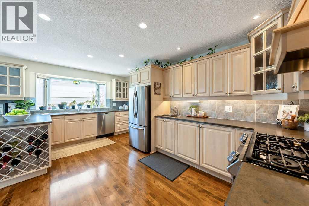 59 Strathcona Close Sw, Calgary, Alberta  T3H 1L2 - Photo 6 - A2305838