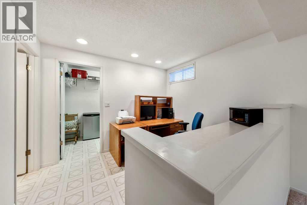 59 Strathcona Close Sw, Calgary, Alberta  T3H 1L2 - Photo 34 - A2305838