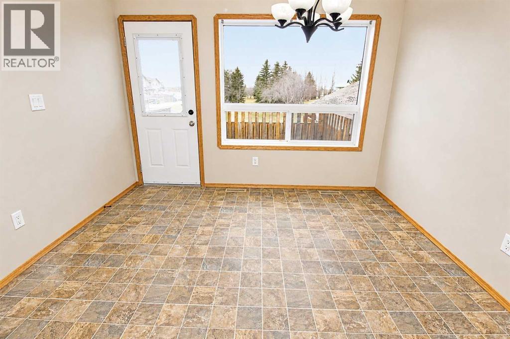 60 Vickers Close, Red Deer, Alberta  T4R 0E6 - Photo 6 - A2307326