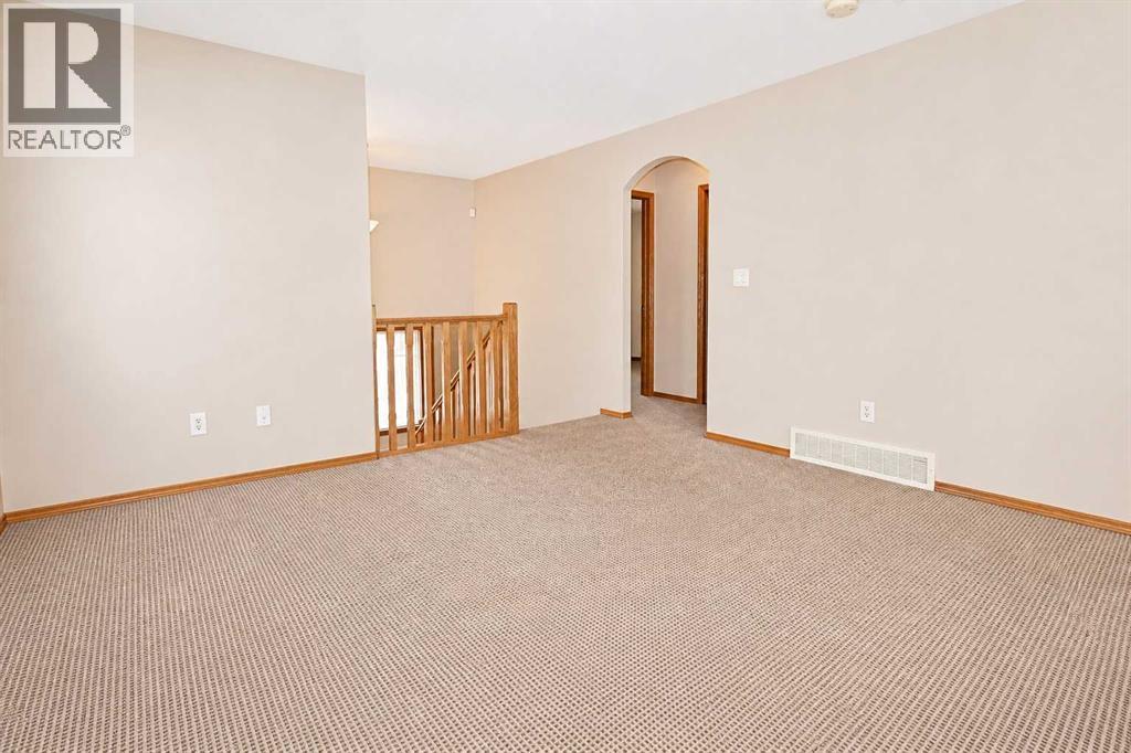 60 Vickers Close, Red Deer, Alberta  T4R 0E6 - Photo 8 - A2307326