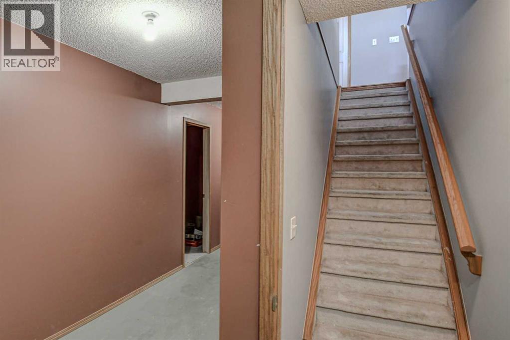 606 Diamond Court Se, Calgary, Alberta  T2J 7C8 - Photo 32 - A2298032