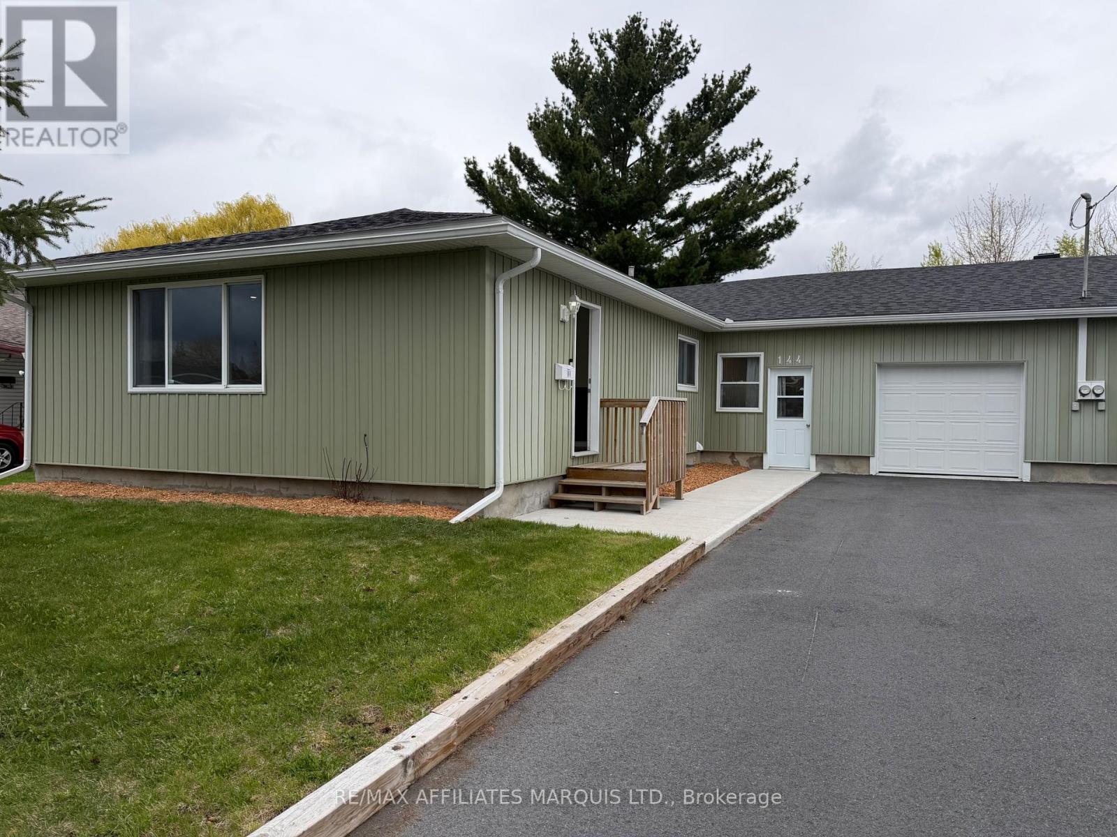 144 Elsie Avenue, Cornwall, Ontario  K6J 3L9 - Photo 2 - X12693334