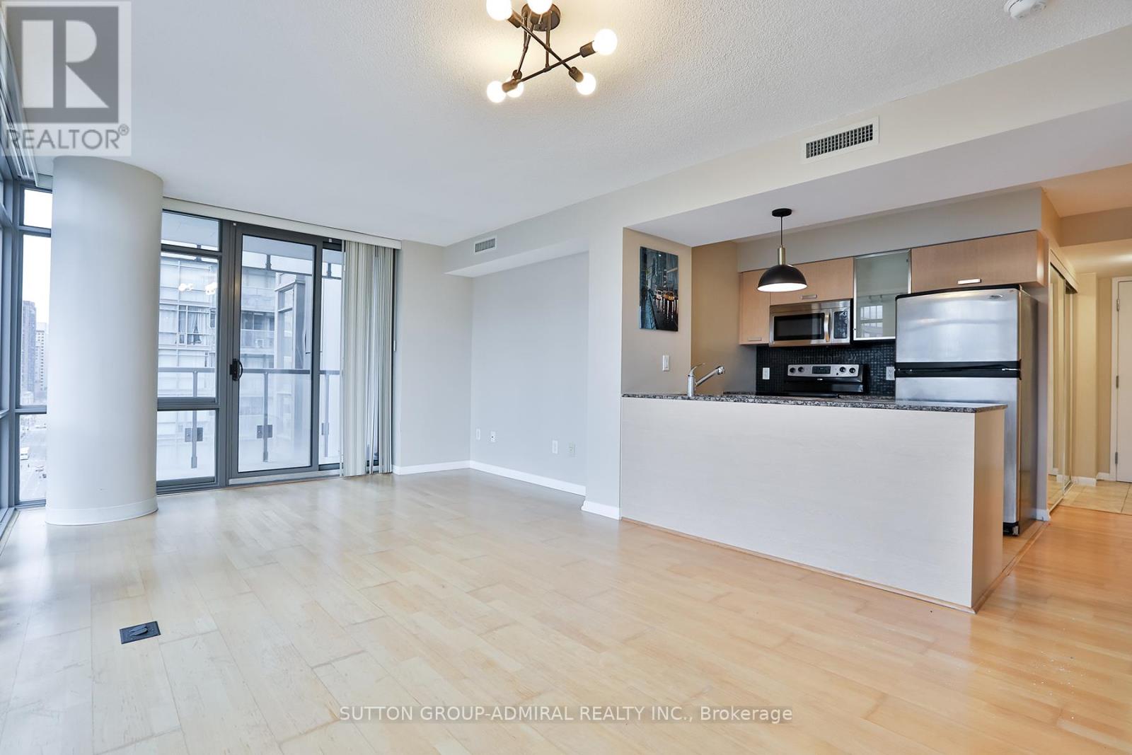 1302 - 38 Grenville Street, Toronto, Ontario  M4Y 1A5 - Photo 11 - C13074366
