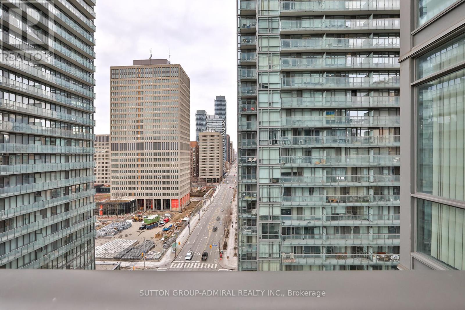 1302 - 38 Grenville Street, Toronto, Ontario  M4Y 1A5 - Photo 25 - C13074366