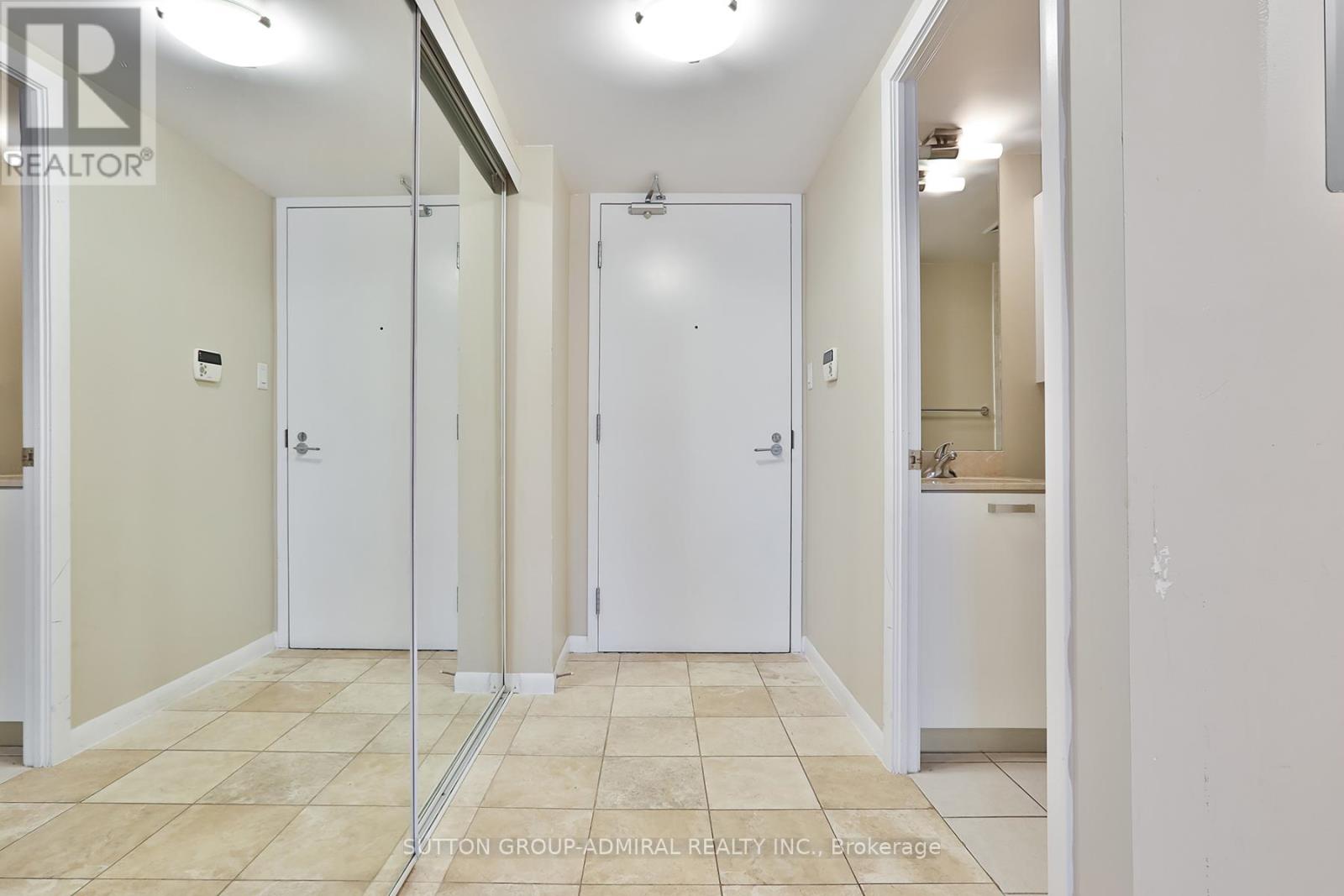 1302 - 38 Grenville Street, Toronto, Ontario  M4Y 1A5 - Photo 5 - C13074366