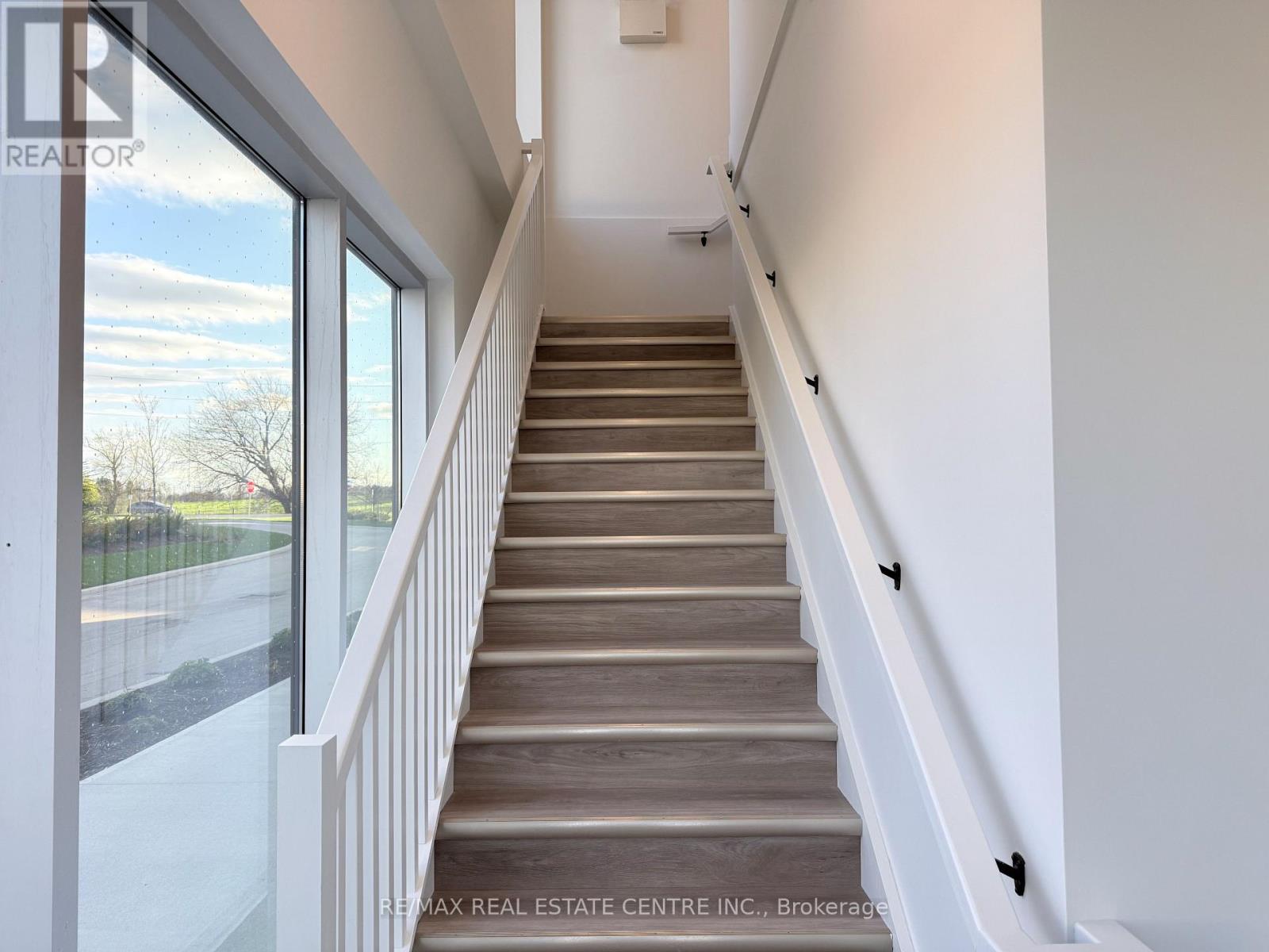 16 - 587 Hanlon Creek Boulevard, Guelph, Ontario  N1C 0A1 - Photo 4 - X12472400