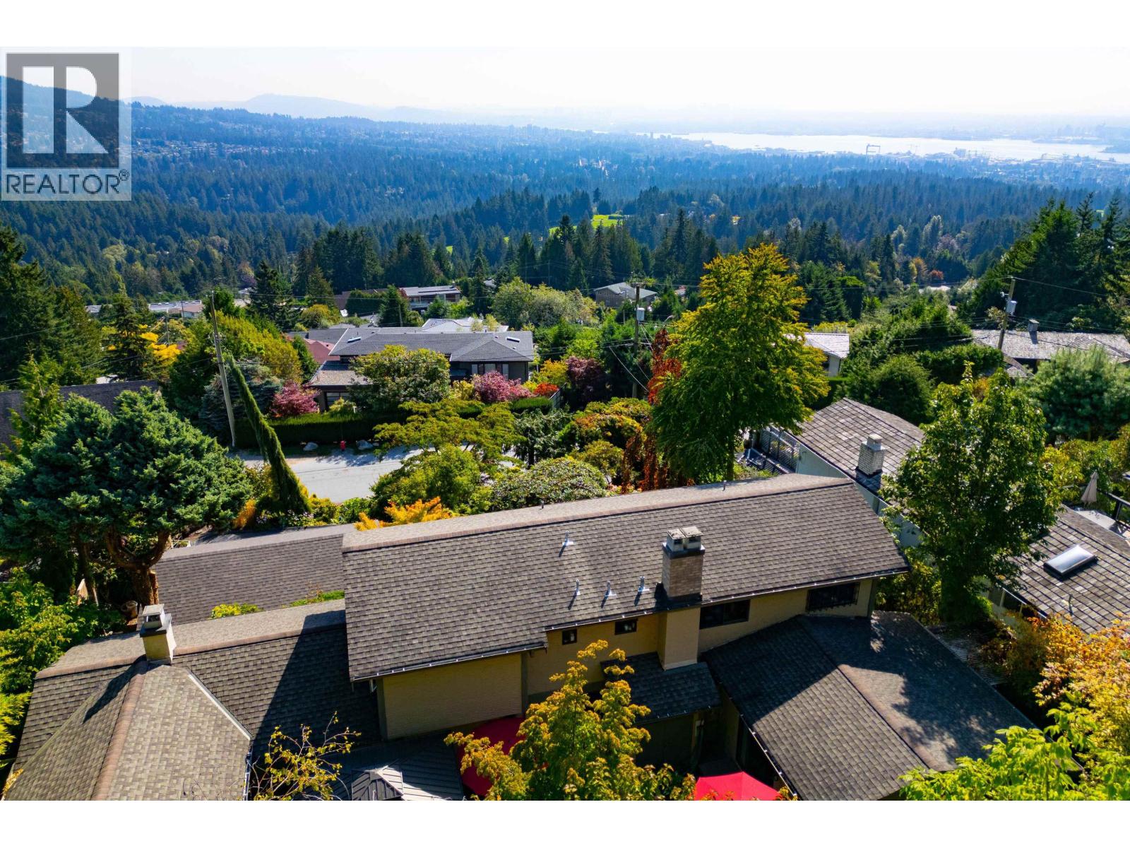 560 Craigmohr Drive, West Vancouver, British Columbia  V7S 1W9 - Photo 2 - R3085456