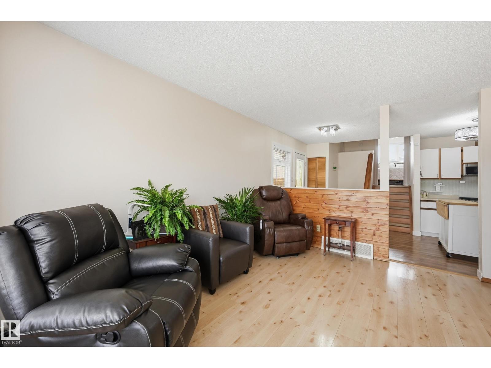 8305 157 Av Nw, Edmonton, Alberta  T5Z 2P8 - Photo 4 - E4485446