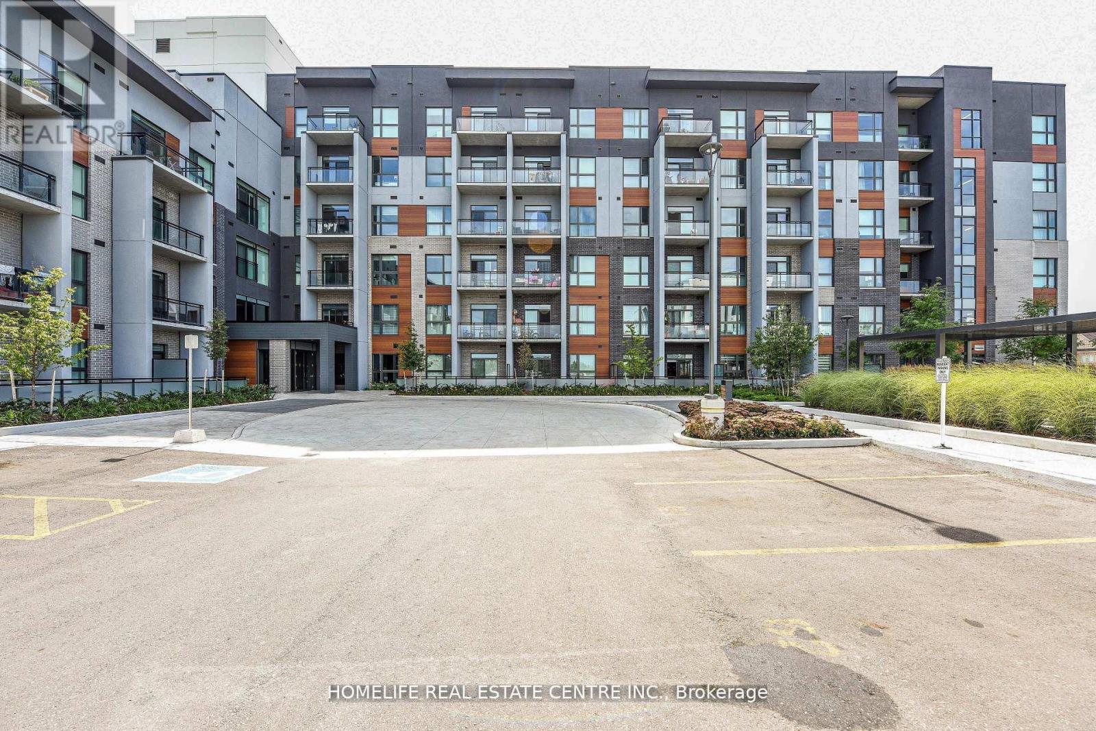 104 - 95 Dundas Street, Oakville, Ontario  L9L 9L9 - Photo 2 - W13074392