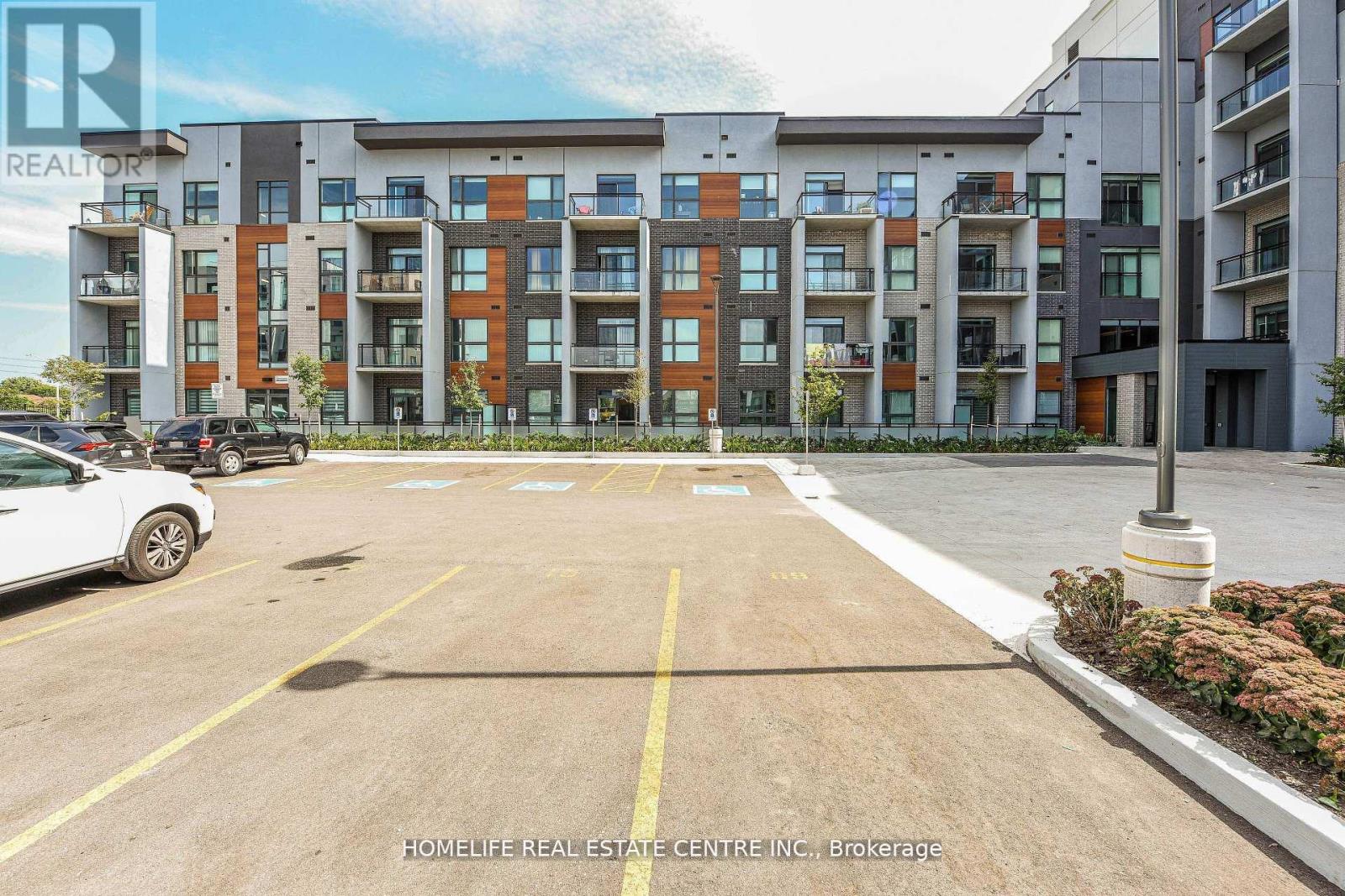 104 - 95 Dundas Street, Oakville, Ontario  L9L 9L9 - Photo 3 - W13074392